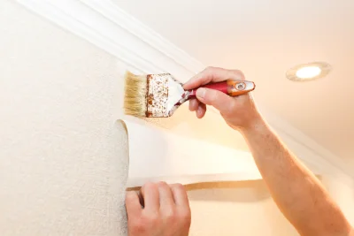 Pose de papier peint à Plerguer — revêtements muraux et toiles de verre